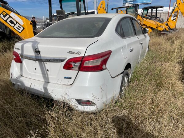 NISSAN SENTRA - Imagen 2