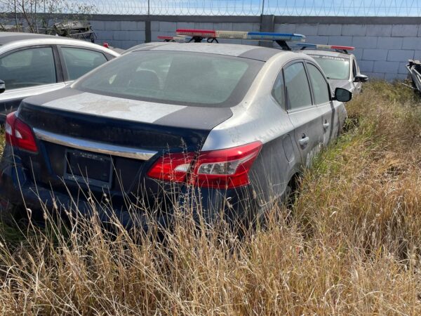 NISSAN SENTRA - Imagen 3